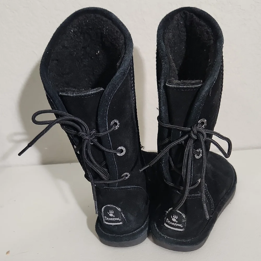 BearPaw Womens Boots Size 7 Black Winter  Suede Laceup Back